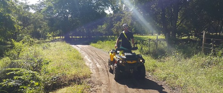Luxury ATV Tour - Quad sur chemin Luxury ATV Tour - Quad sur chemin
