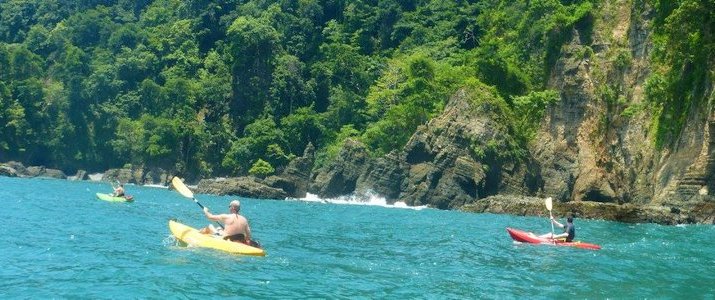 Dominical Surf Adventures - Kayak Dominical Surf Adventures - Kayak en mer jungle eau turquoise