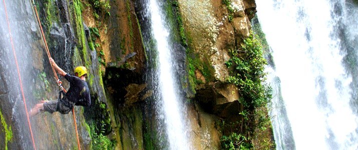 Diamante Verde Waterfalls - Pacific Journeys - Cascade et descente en rappel Diamante Verde Waterfalls - Pacific Journeys - Cascade et descente en rappel eau