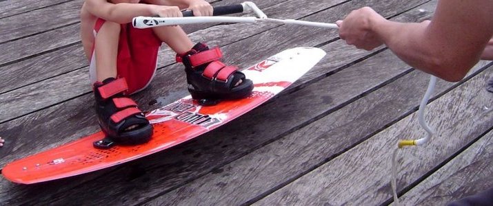 FlyZone - Enfant FlyZone Lac Arenal Puerto San Luis Tilaran Wakeboarding Wakeskating Wakeboard Wakeskate Ski Nautique Enfants