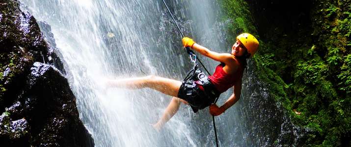 Rappel dans les cascades cascade, rappel, nature, sécurité, corcovado, osa, puerto Jimenez, activité, costa rica
