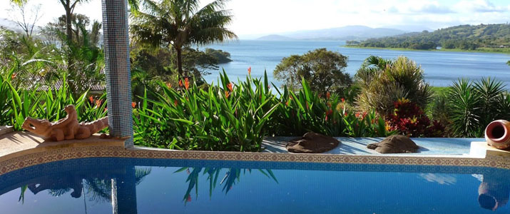 La Mansion Inn - Piscine à débordement et vue La Mansion Inn Nuevo Arenal Lac Volcan Piscine Débordement