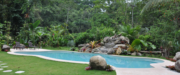 Piscine Shawandha lodge Caraïbes Sud Puerto Viejo de Talamanca grande piscine dans la jungle