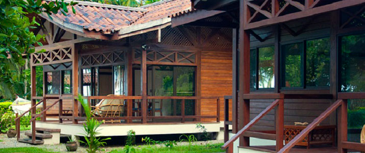 Bungalow Kenaki lodge Caraïbes Sud Cahuita bungalow bois nature