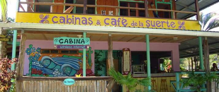 Café de la Suerte - Extérieur restaurant, terrasse, hamac, palmier, hôtel, cabinas, pavones, pacifique sud, surf, plage