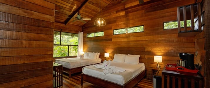 Maquenque Lodge - Terrasse et point d'eau Maquenque Lodge Boca Tapada Verdure Cabina en Bois Point d'eau