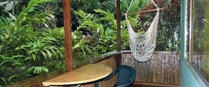 Balcon El colibri lodge Caraïbes sud Manzanillo bungalow nature bois terrasse forêt