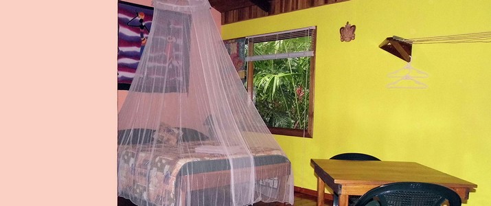 Chambre El colibri lodge Caraïbes sud Manzanillo chambre avec lit double et moustiquaire