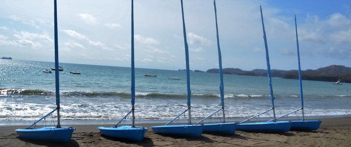 Costa Rica Sailing Center - Bateaux sur la plage