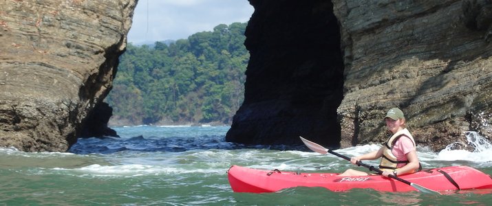 Kayak en mer pacifique grottes tours dominical costa rica ventanas