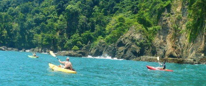 Dominical Surf Adventures - Kayak en mer jungle eau turquoise