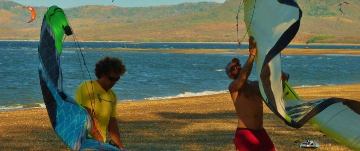 Kite Boarding Costa Rica Bahia Salinas Guanacaste Playa Copal Riders Ride Ocean Préparatifs Plage