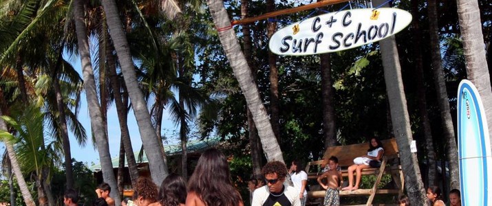 C&C surf école enseigne mer sable planche