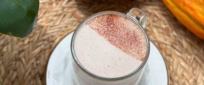 boisson chocolatée servie dans une tasse
