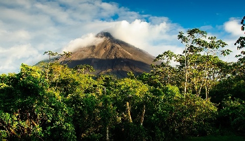 volcans costa rica, chaîne de volcans, poas, arenal, chirripo, miravalles, cratères, orosi 