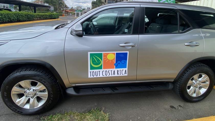 Toyota Fortuner logo ToutCostaRica