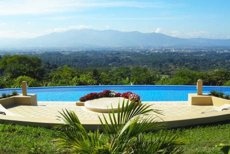 Photo d'une piscine avec vue de l'hôtel Xandari
