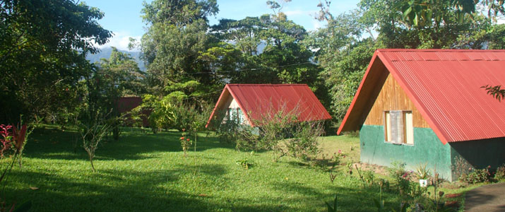 Albergue El Socorro Arenal Puerto Viejo de Sarapiqui San Miguel Bungalows Jardin