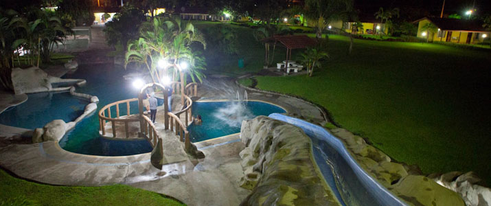 Yoko Termales Hotel Costa Rica Rincon Piscine Nocturne