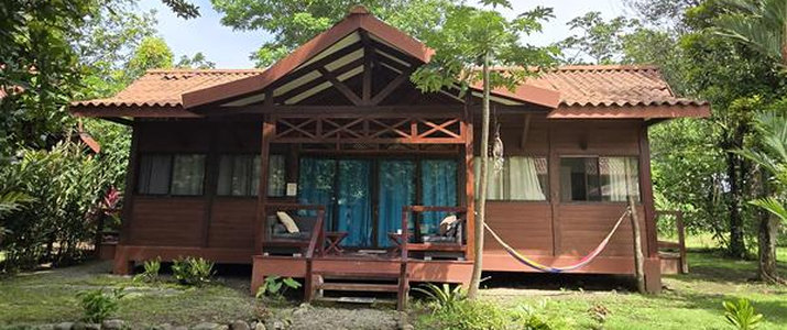 kenaki lodge Caraïbes Sud Cahuita chambre lits double bois