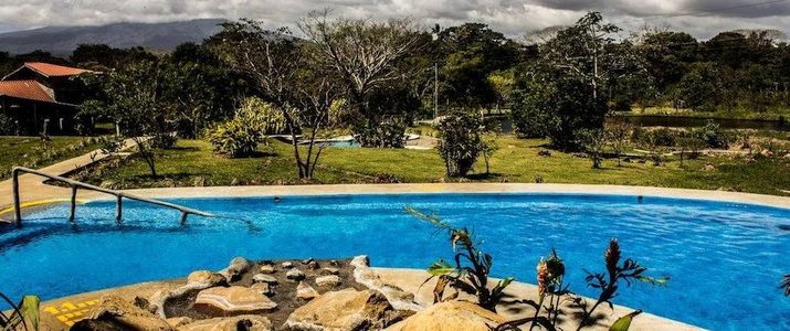 Colinas del Miravalles - Piscine vue verdure montagne