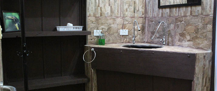Chilamate Rainforest Ecolodge Retreat - salle de bain salle de bain moderne, lavabo anthracite