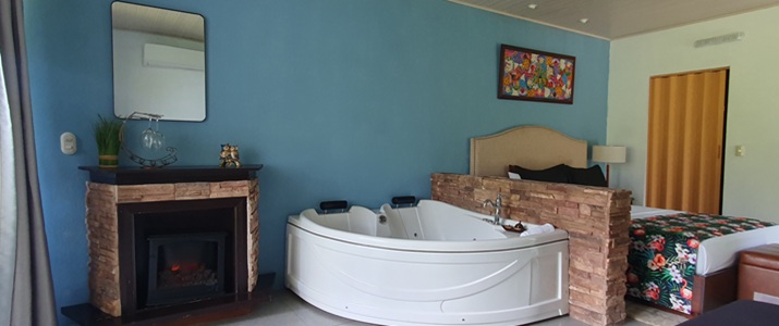 Yellow Tree Suites salle de bain jacuzzi, chambre, intérieur, privée, relaxation