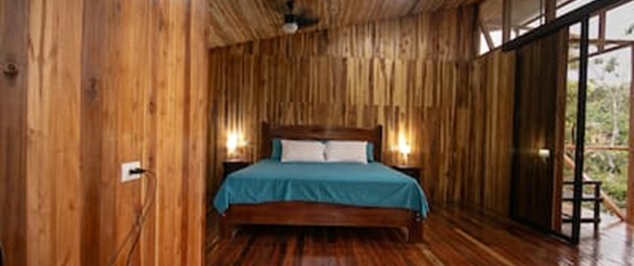 Katira Tree Houses chambre bois, lit, bleu, dormir, se reposer
