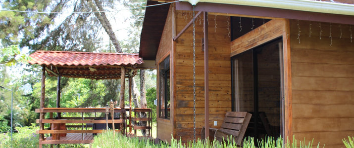 abane de Quinta El Cinco entourée de montagnes à Turrialba, séjour nature au Costa Rica